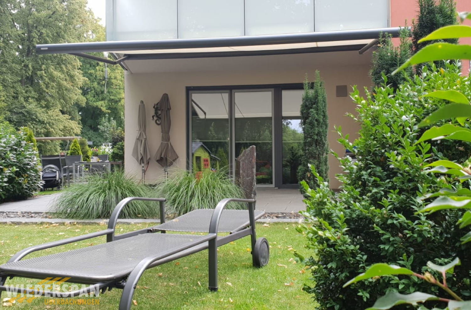 Gelenkarm-Vollkassetten-Markise markilux 990, 4,50 x 3 m, Stadtbergen