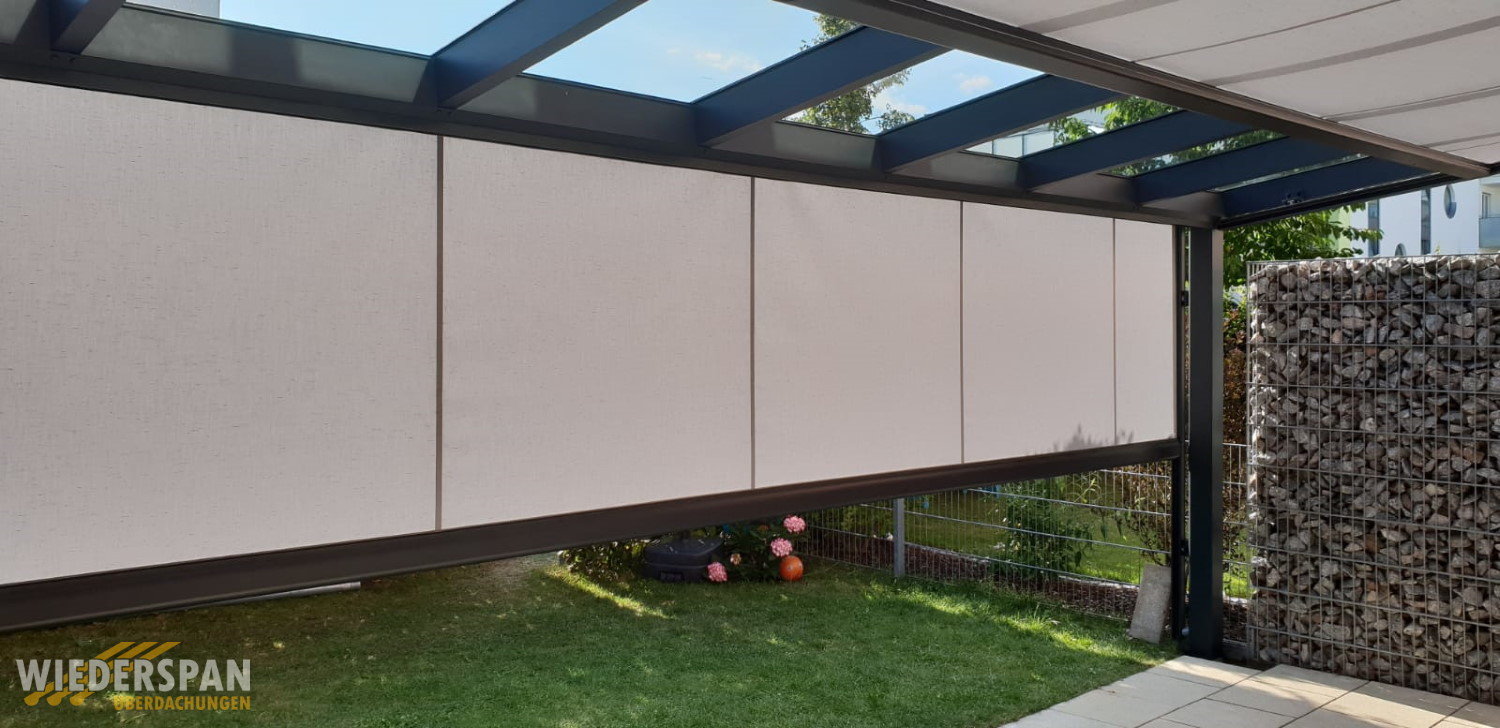 Terrassenüberdachung mit Unterglasmarkise und Vertikalmarkise, Sichtschutz, Augsburg