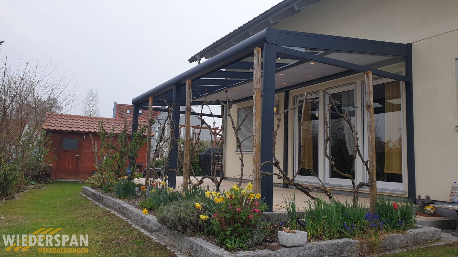 Terrassenüberdachung WD180 8,70 x 3,0 m mit Keilen und Unterglasmarkise, Gachenbach
