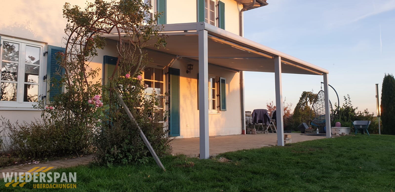 Terrassenüberdachung WD180 7,0 x 3,6 m mit Unterglasbeschattung, Erdweg