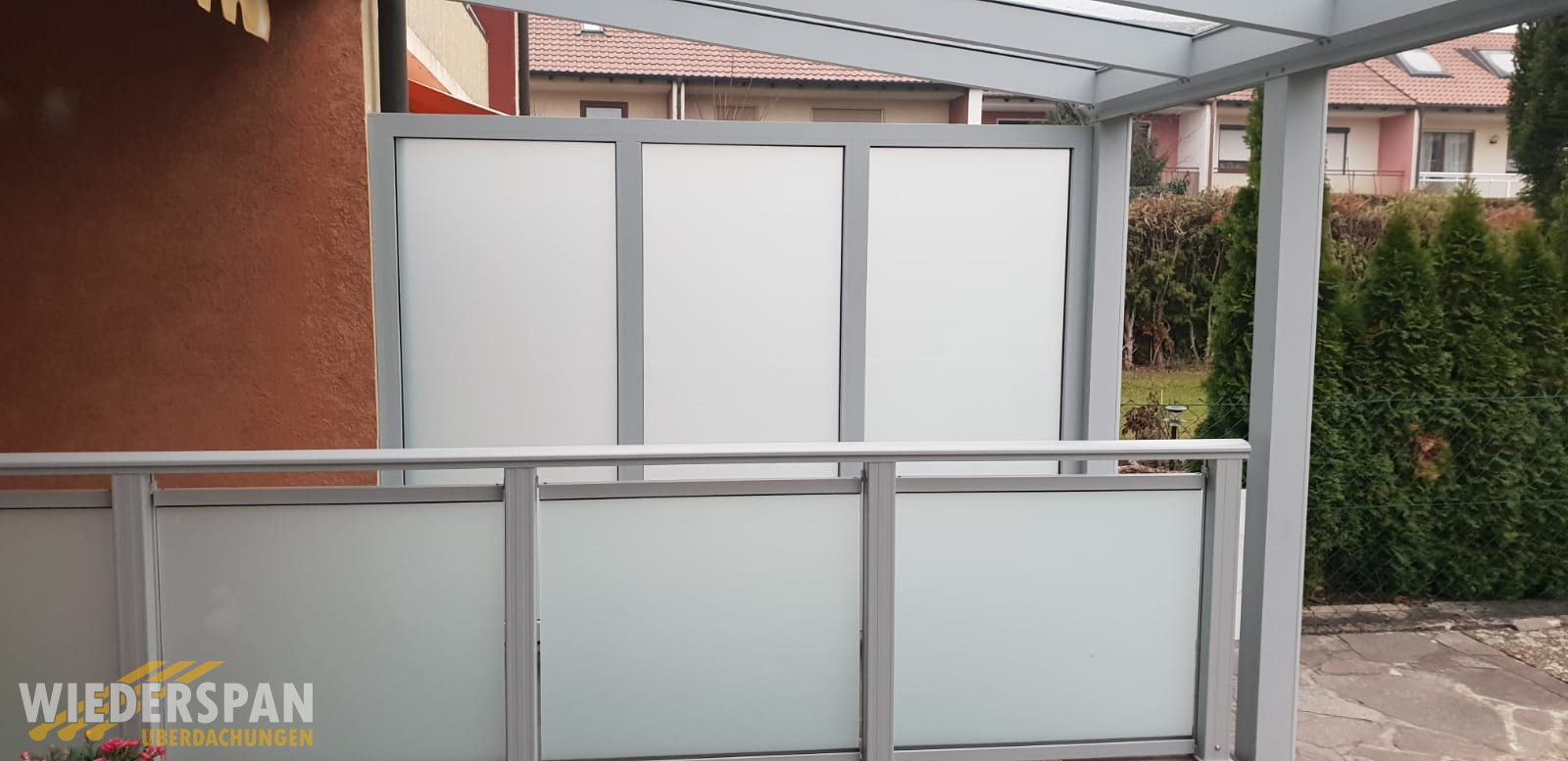 Sichtschutzgeländer, Festelement Mattglas, Augsburg