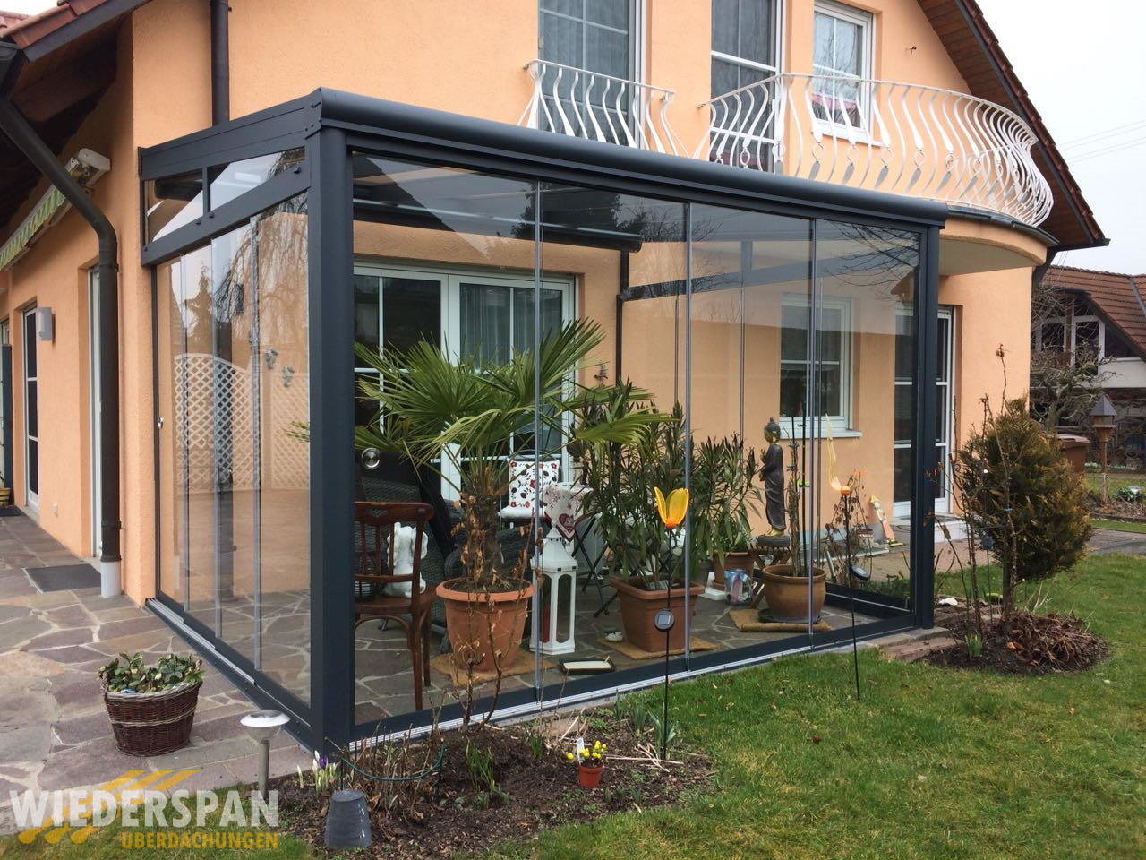 Wintergarten WD180 4 x 3 m mit Unterglasmarkise und Ganz-Glas-Schiebeanlagen, Wehringen
